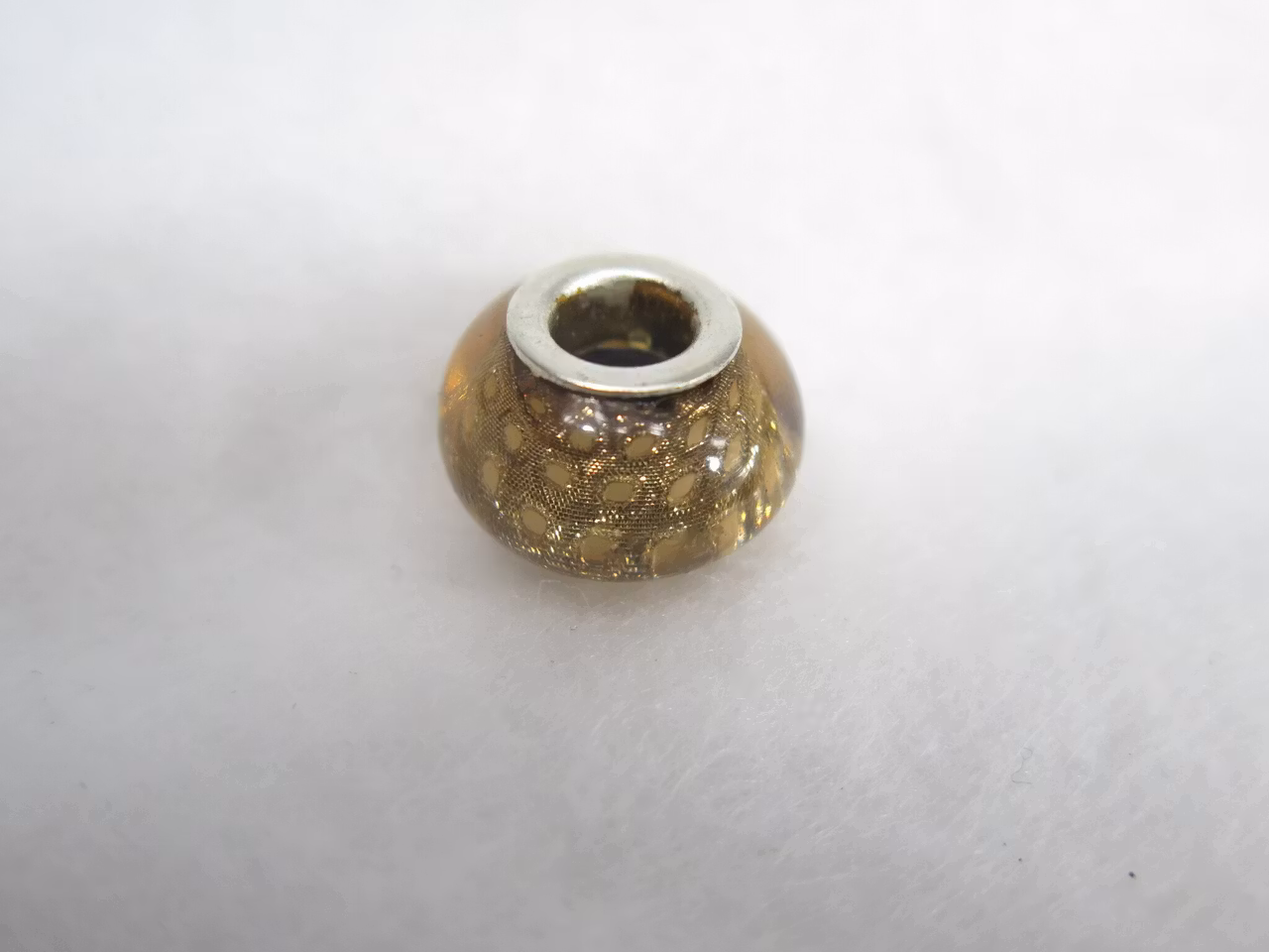 Pärla med stort hål - beigebrun