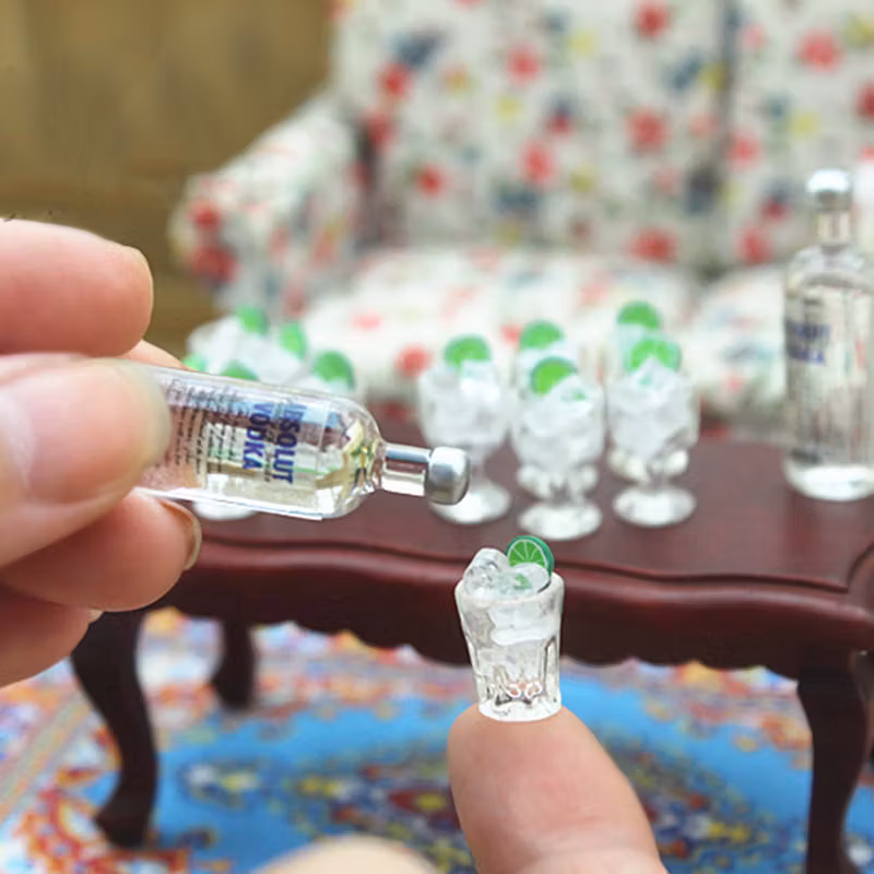 **Miniatyr** drink med is och citron