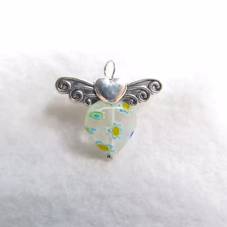 Charms - Berlock - ängel med vingar och hummer lås- antik silver - klar med blommor