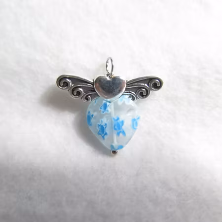 Charms - Berlock - ängel med vingar och hummer lås- antik silver - klar med blommor