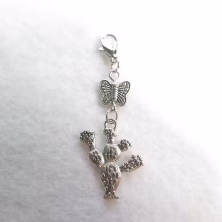 Charms - Berlock - kaktus med fjäril, hummer lås- antik silver