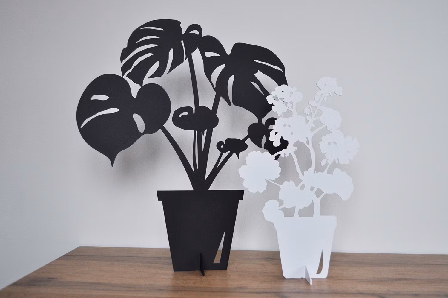 PELARGON – blomma i vit plåt