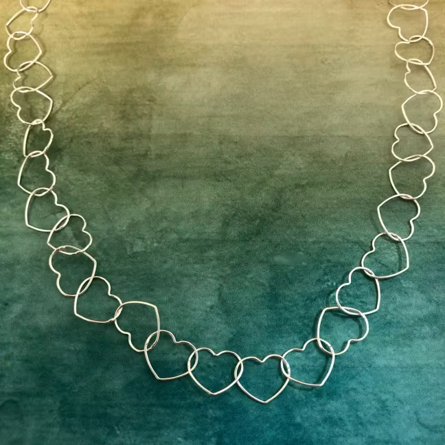 Halsband med hjärtan i silver