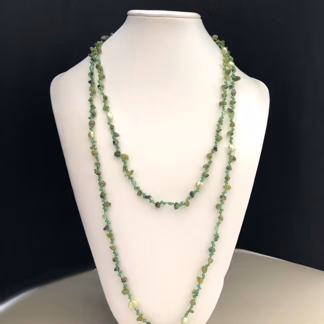 Emmi green - Långt halsband med äkta stenar och pärlor