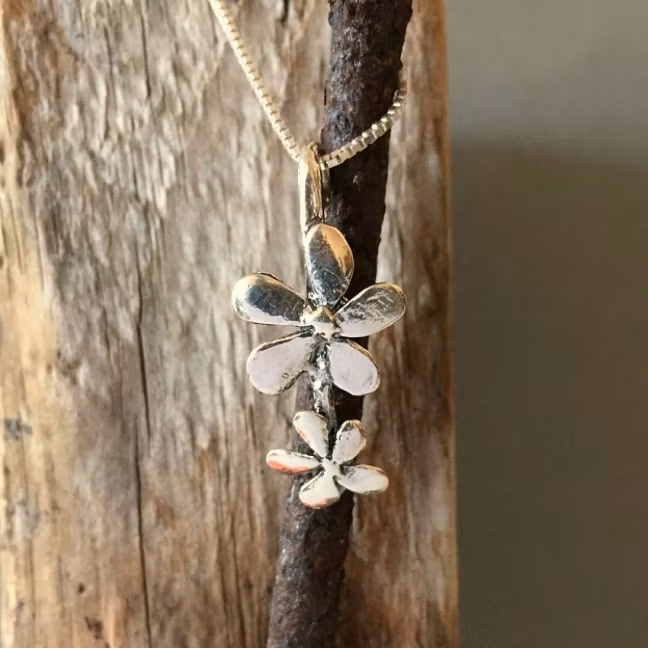 Silver flower - halsband med två blommor