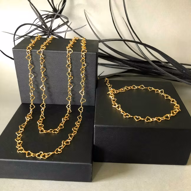 Guldförgyllda hjärtan - Halsband 70 cm