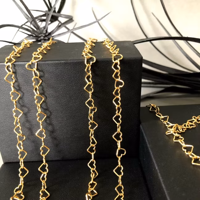 Guldförgyllda hjärtan - Halsband 70 cm