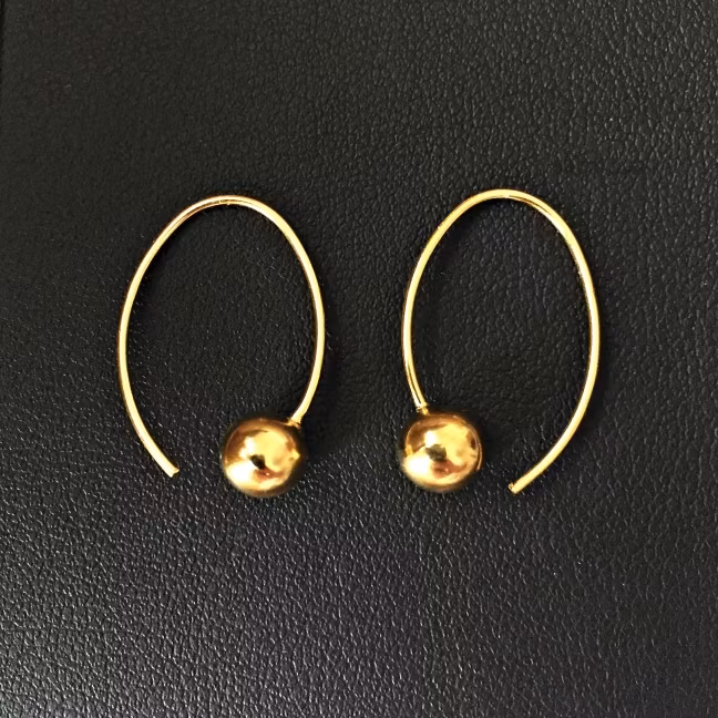 Guldpläterade stilrena örhängen med 6 mm kula