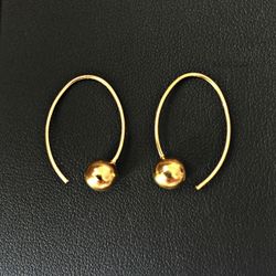 Guldpläterade stilrena örhängen med 6 mm kula