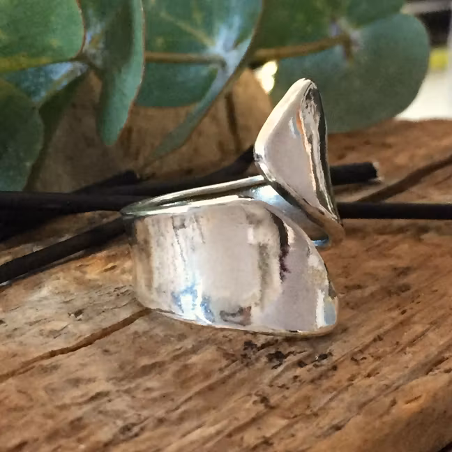 Isadora - Stilren ring i mjuka former