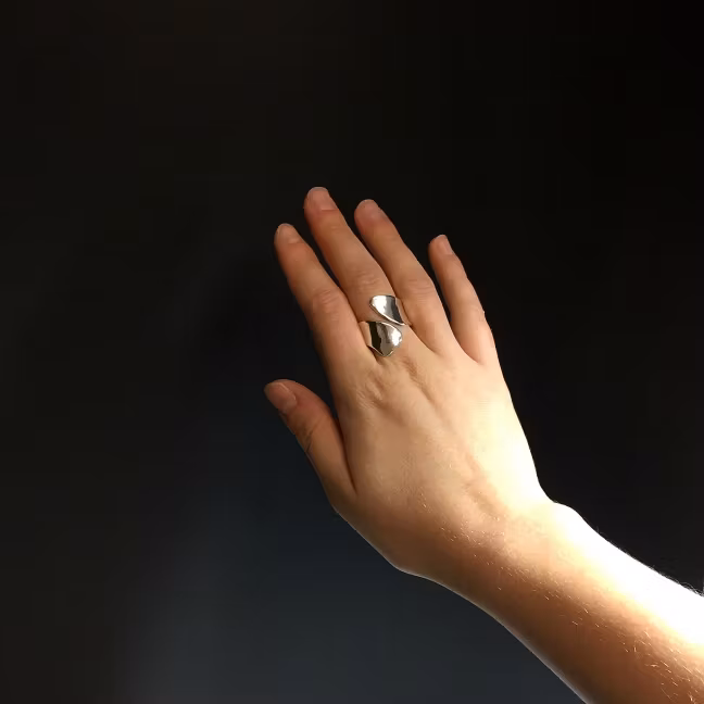 Isadora - Stilren ring i mjuka former