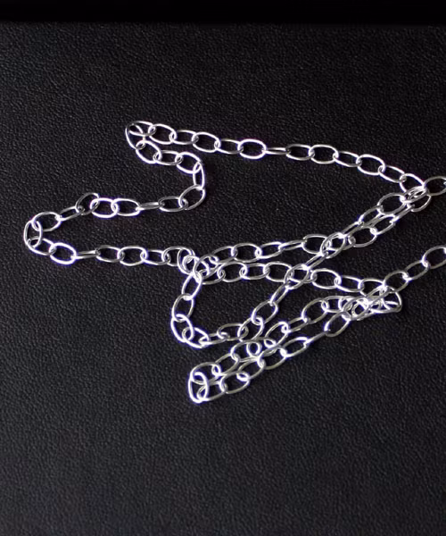 Oval länk 90 cm lång, 3 mm bred