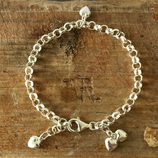Armband Hjärtan på silverlänk