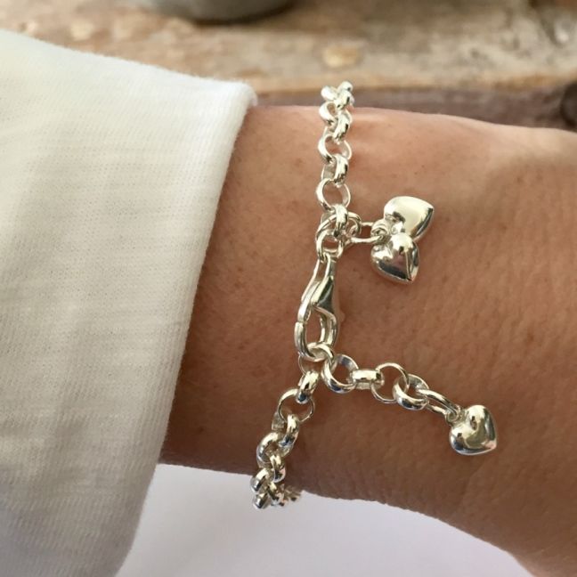 Armband Hjärtan på silverlänk