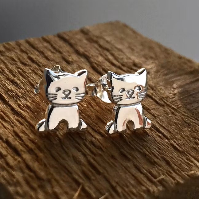 Små supersöta katter i silver - örhängen