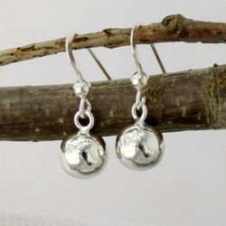 Hängande silverkulor