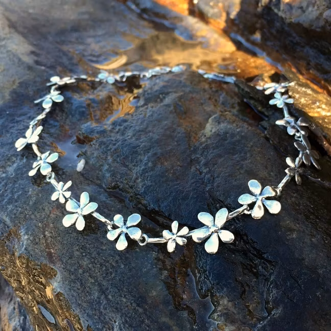 Silver flower - Ljuvligt halsband. ÖRHÄNGEN (179.-) PÅ KÖPET