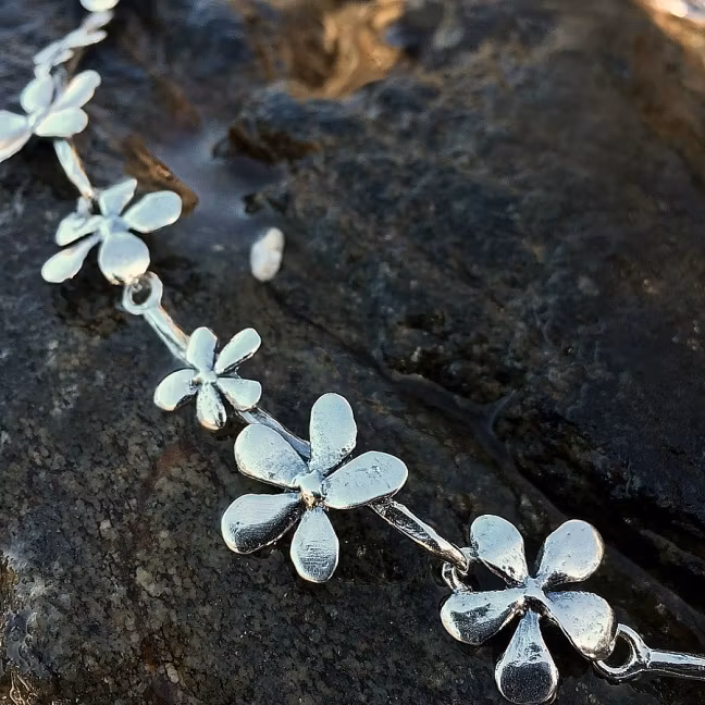 Silver flower - Ljuvligt halsband. ÖRHÄNGEN (179.-) PÅ KÖPET