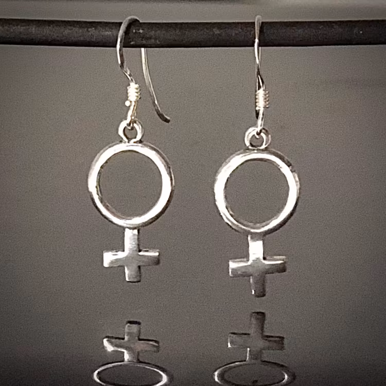 Venus - Hängande silverörhängen med kvinnosymbol