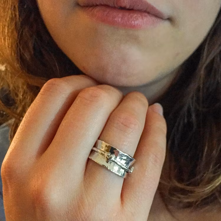 Malou - Snygg silverring med hjärtan