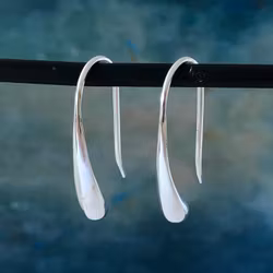 Cindy - Droppformade silverörhängen