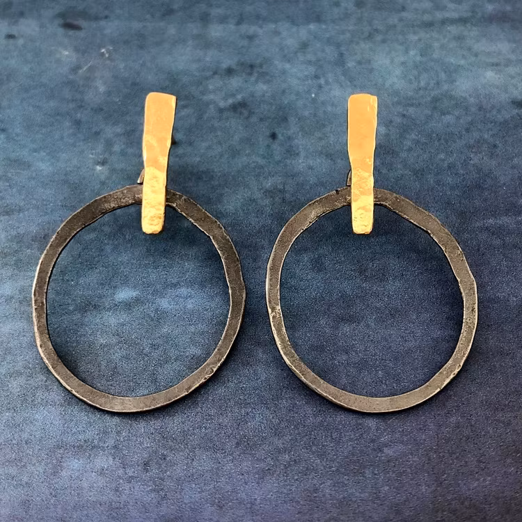 Paulina - Snygga oxiderade örhängen med guldinslag