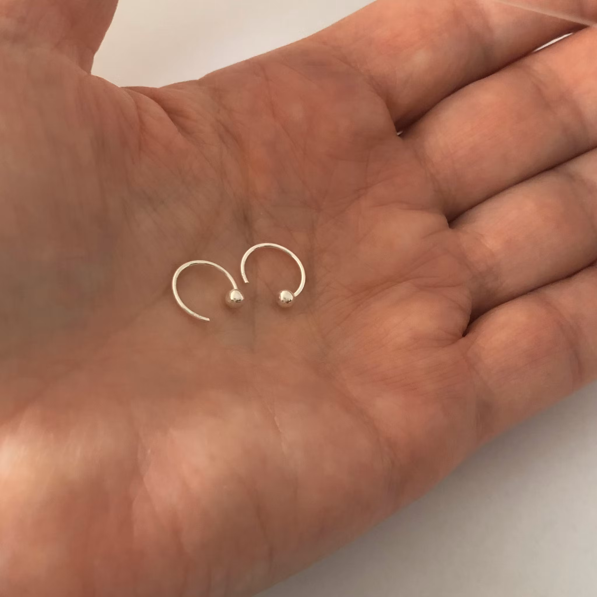 Rita - Små öppna huggieringar i silver