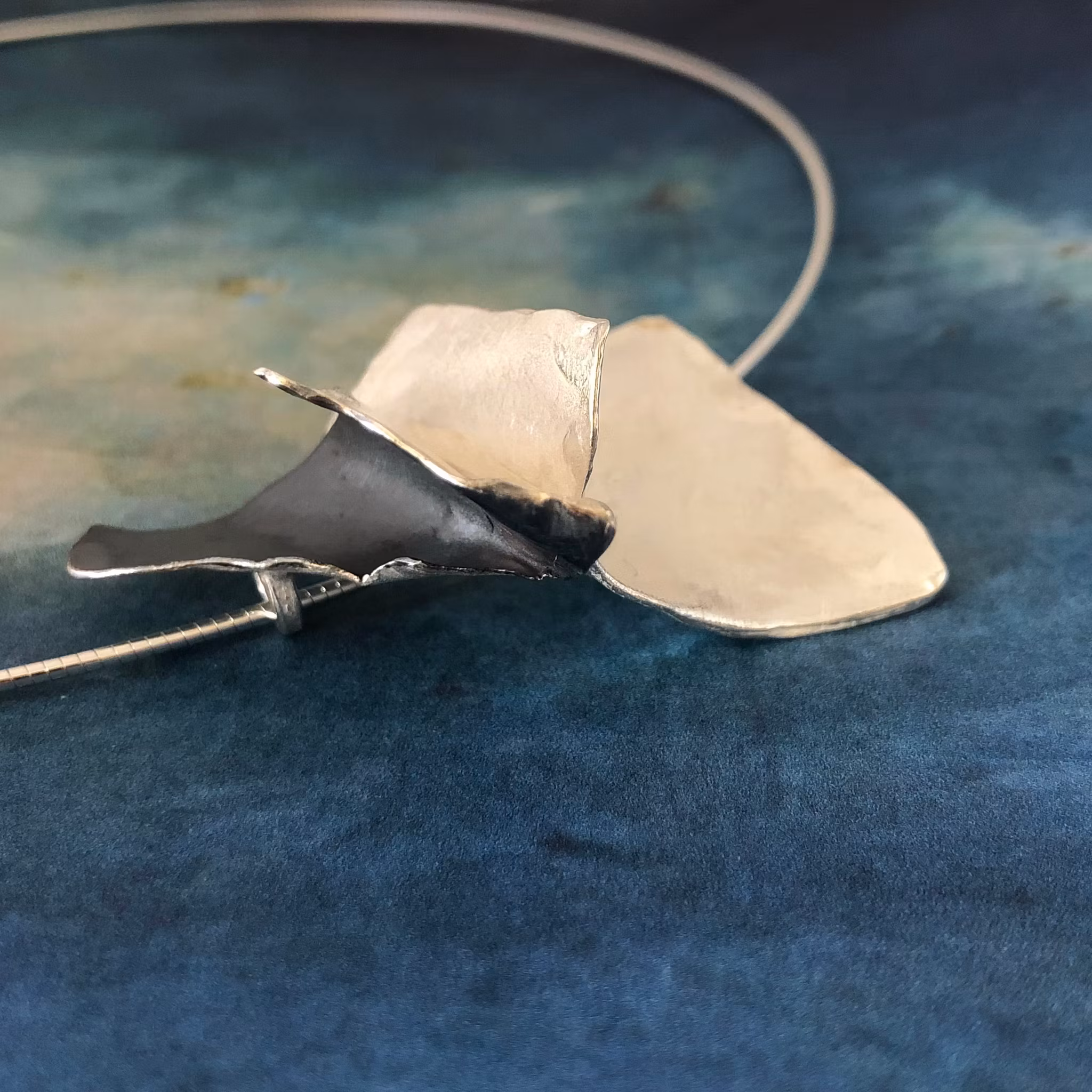 Silja - Silverhalsband i stilfull design