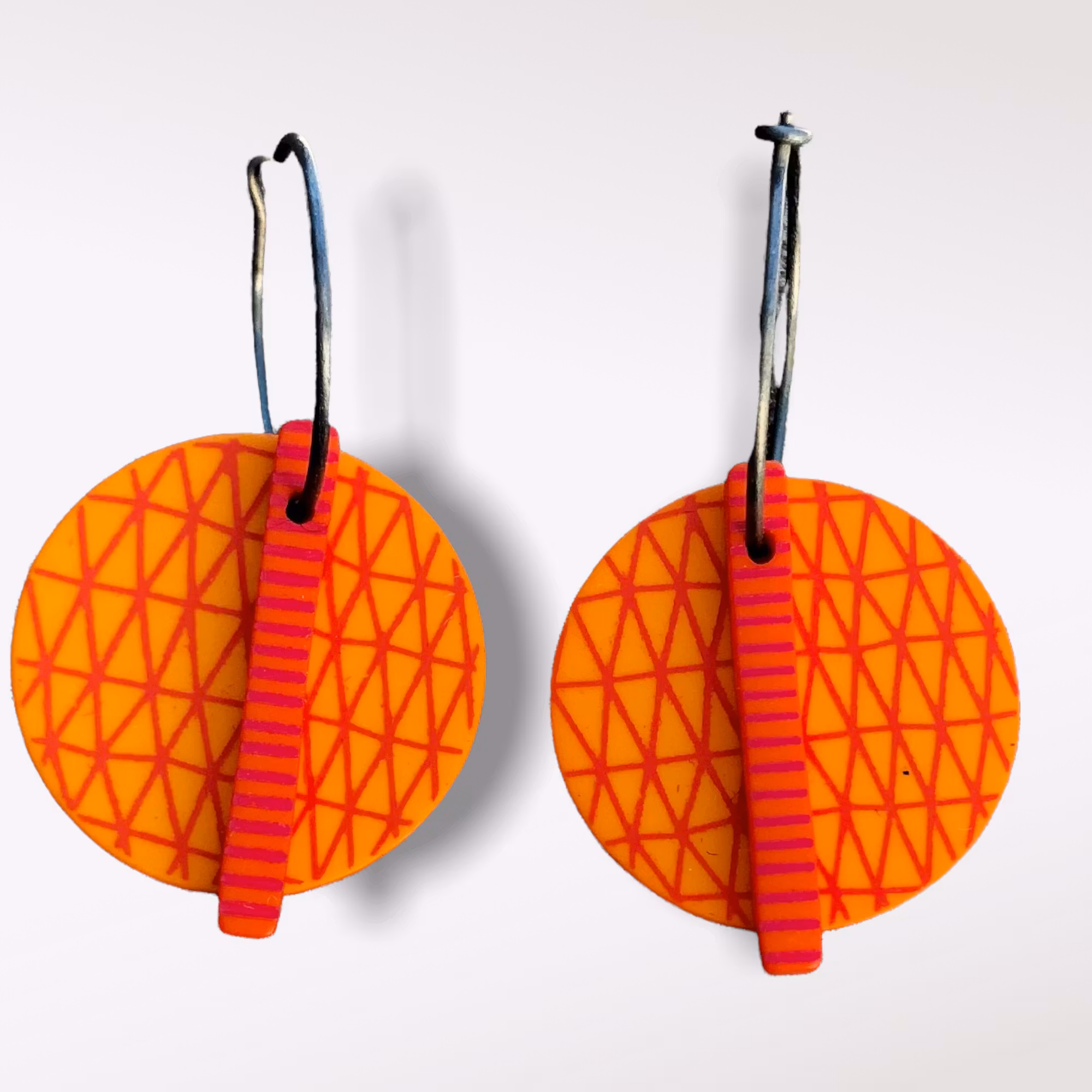 Ping - Orange örhängen i plexi och titan
