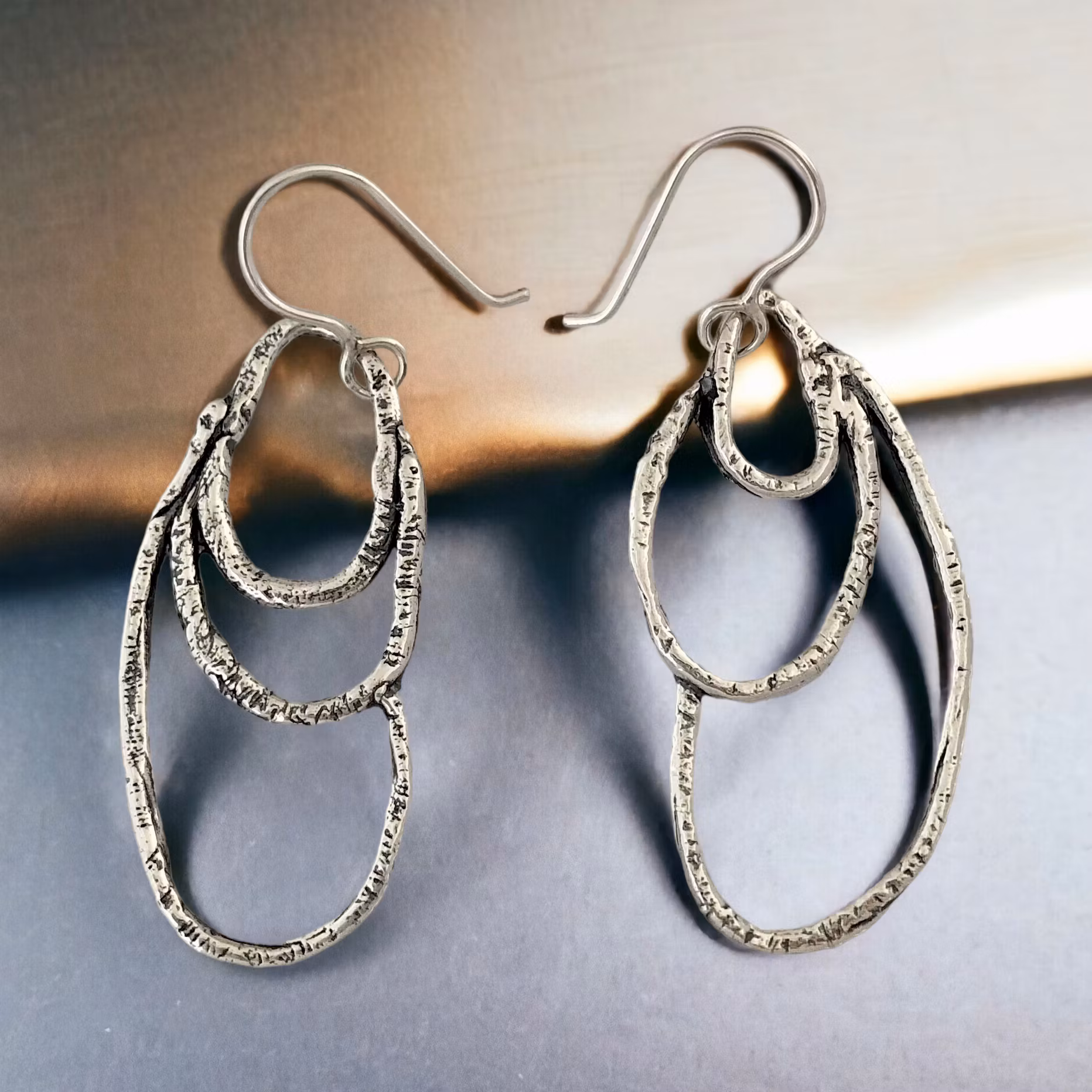 Audrey - Snygga lätt oxiderade örhängen