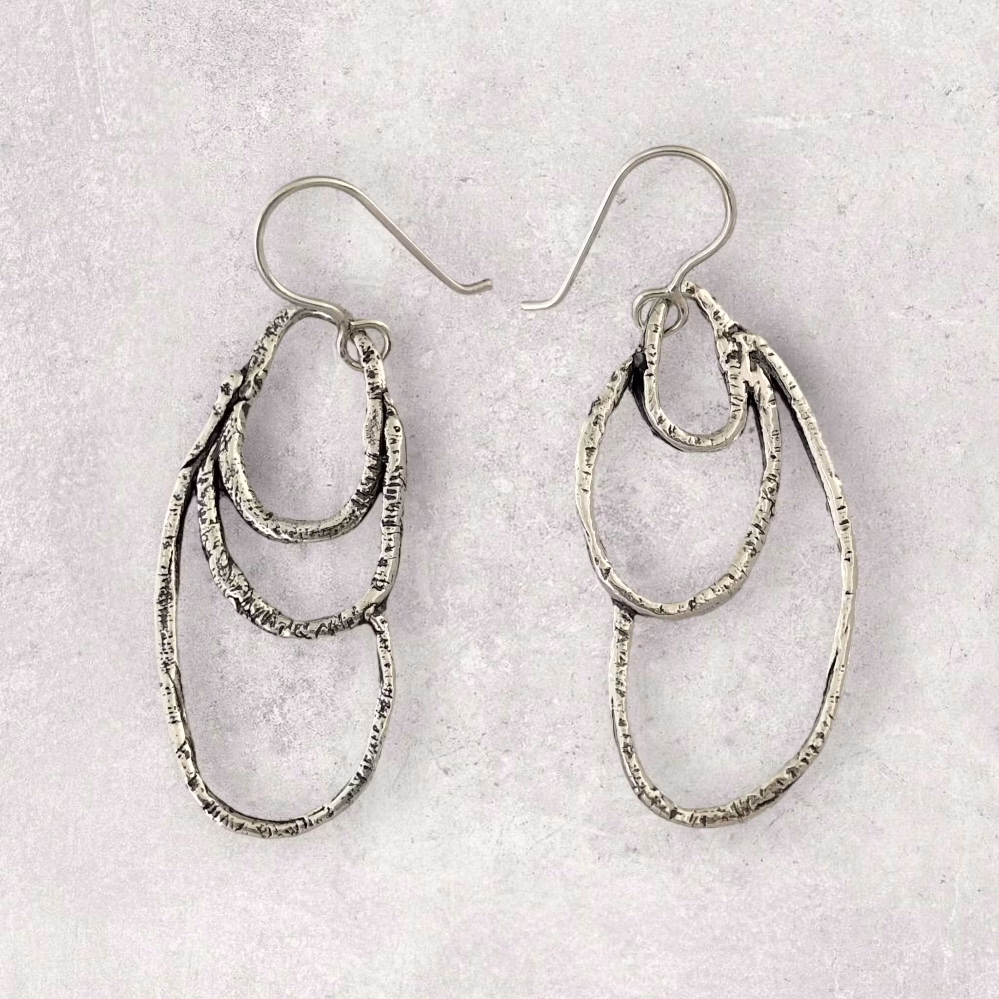 Audrey - Snygga lätt oxiderade örhängen