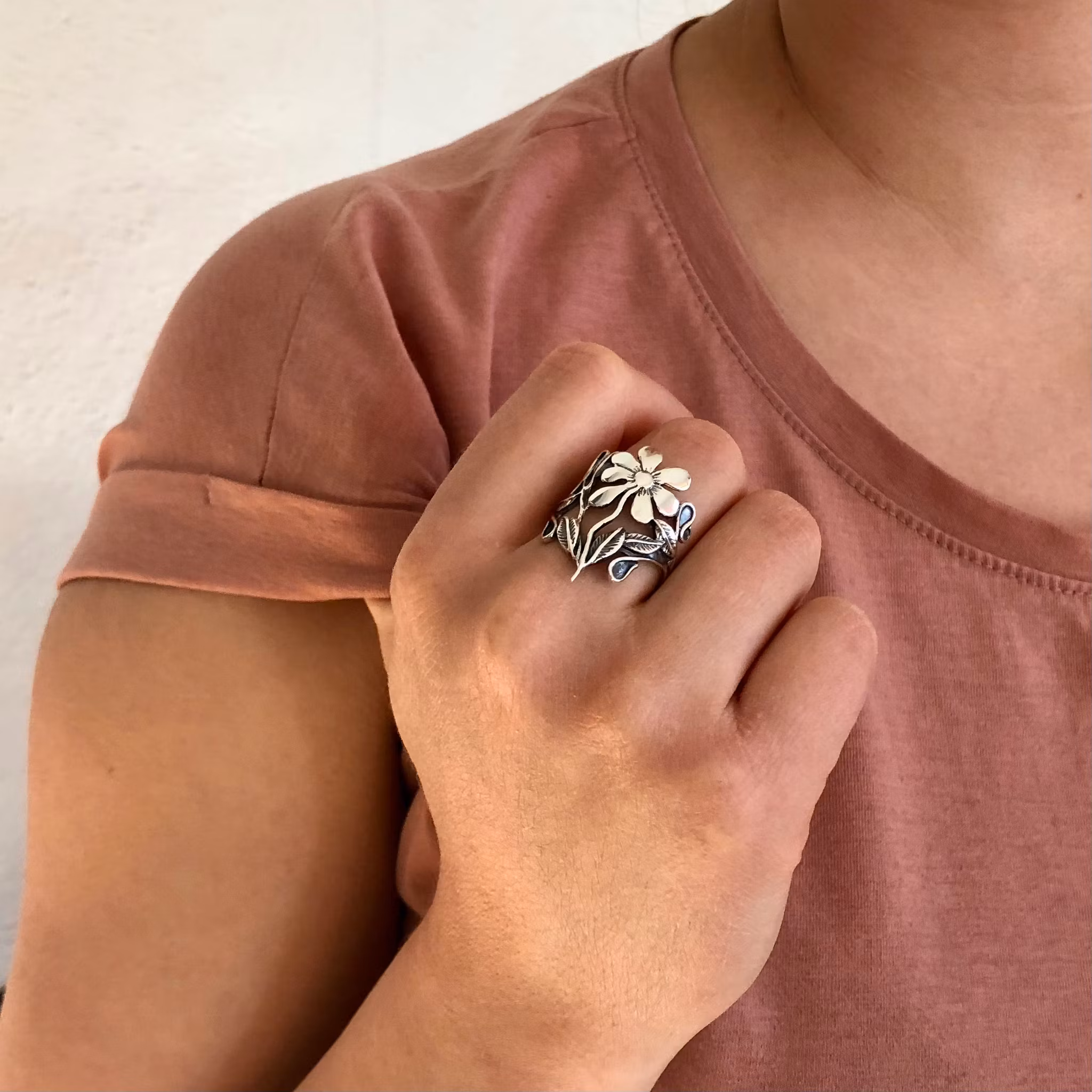 Maggie - Skön blomring. EN KVAR I STORL 57