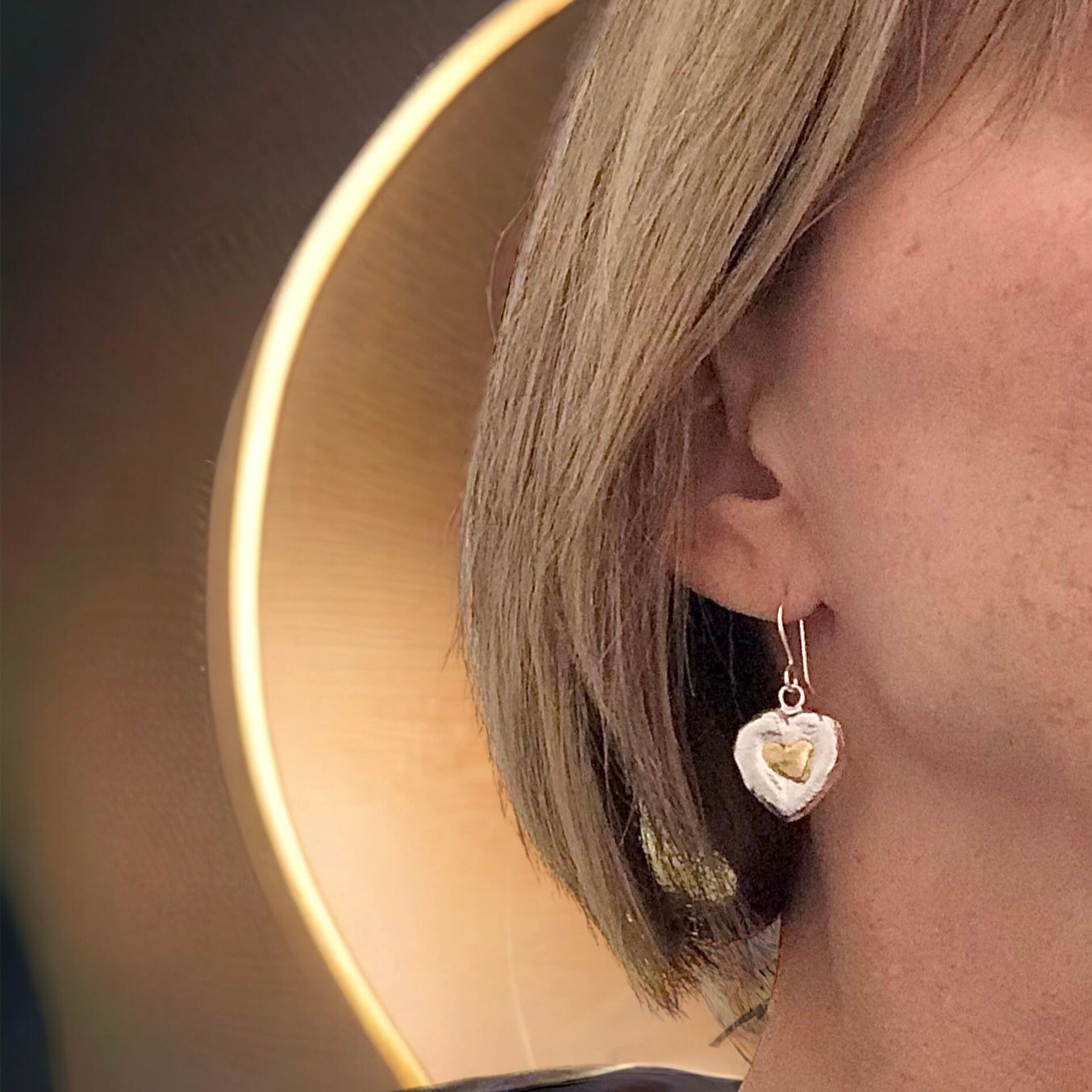 Örhängen Eloise med upphöjt hjärta