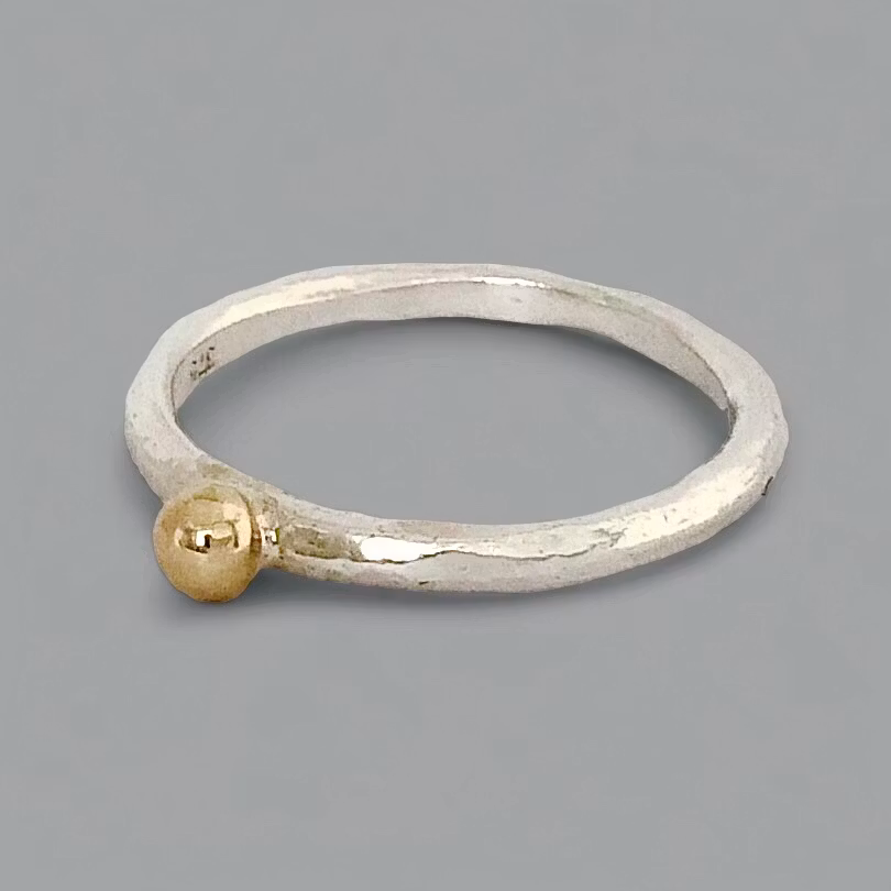 Aisha - Silverring med kula i 9 K guld