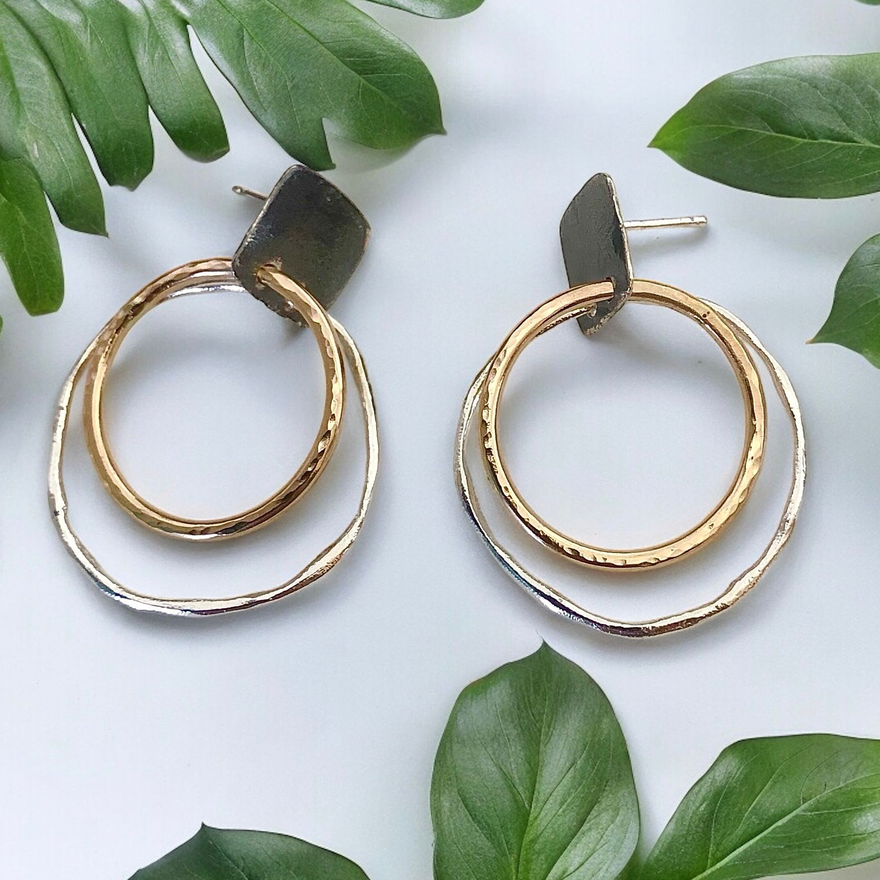 Ramona - Vacker design i silver, guld och svart