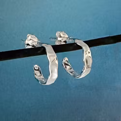 Kiara - Halvcreoler i silver