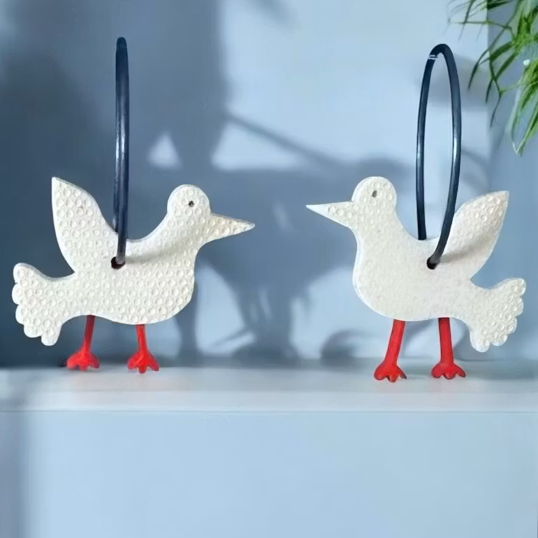 Fredsduva - Örhängen i plexiglas och titan