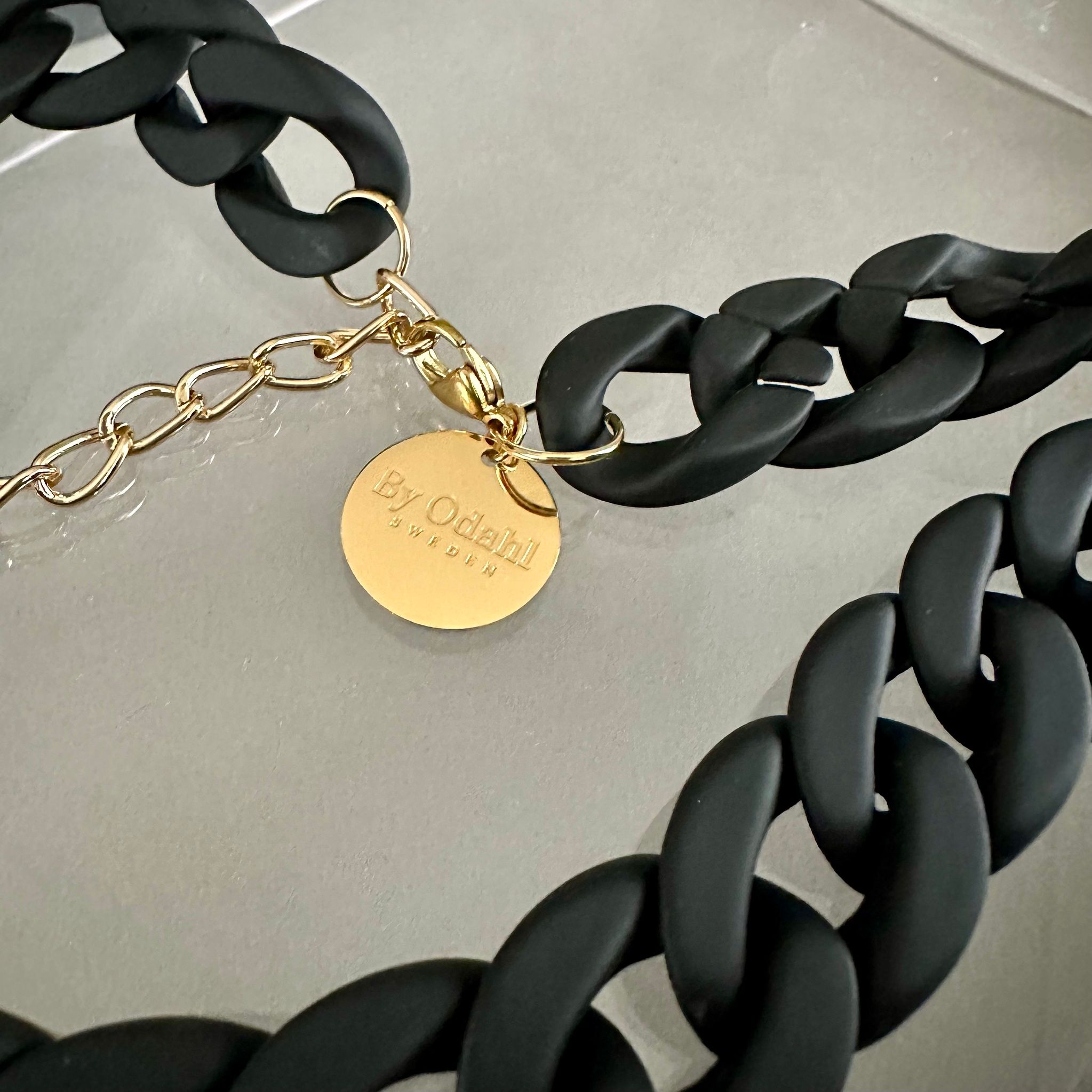 Svart halsband från By Odahl