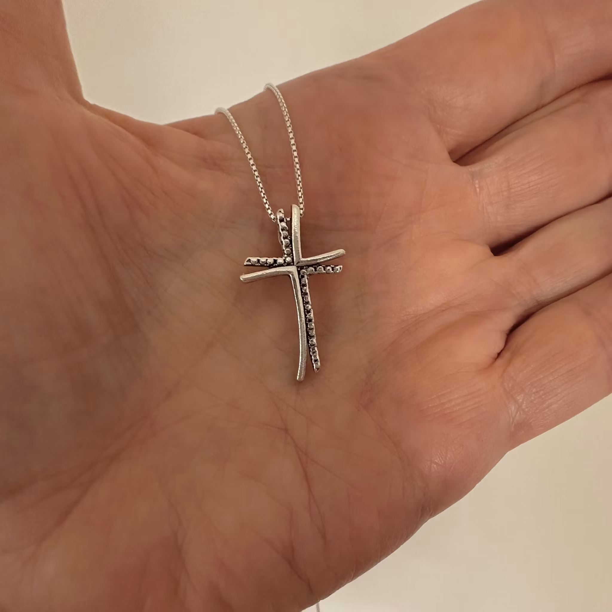 Miriam - Halsband med kors i silver