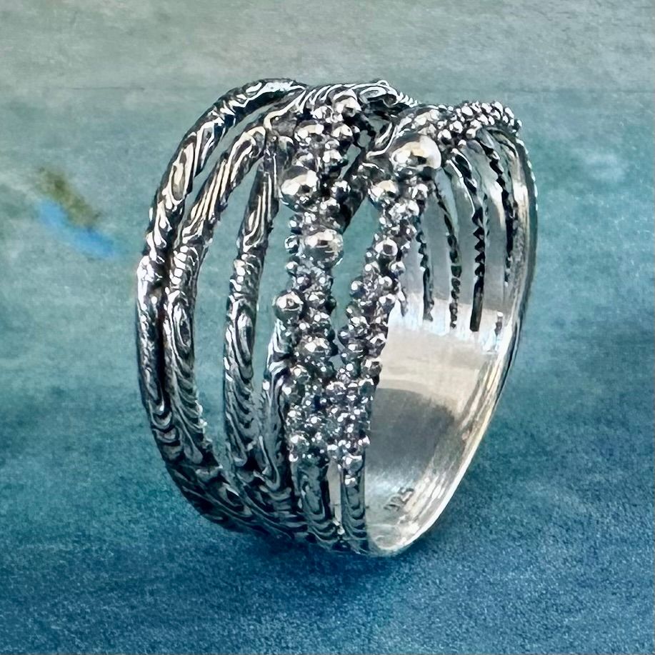 Amber - Snygg ring i råare stuk