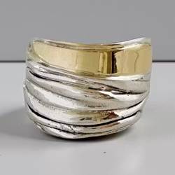 One of a kind 4 med delar av äkta guld