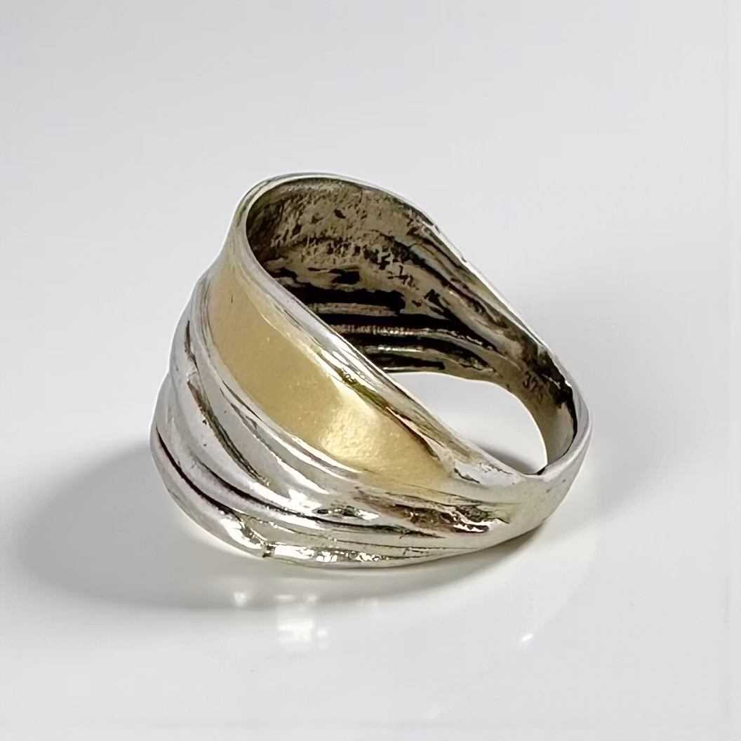 One of a kind 4 med delar av äkta guld