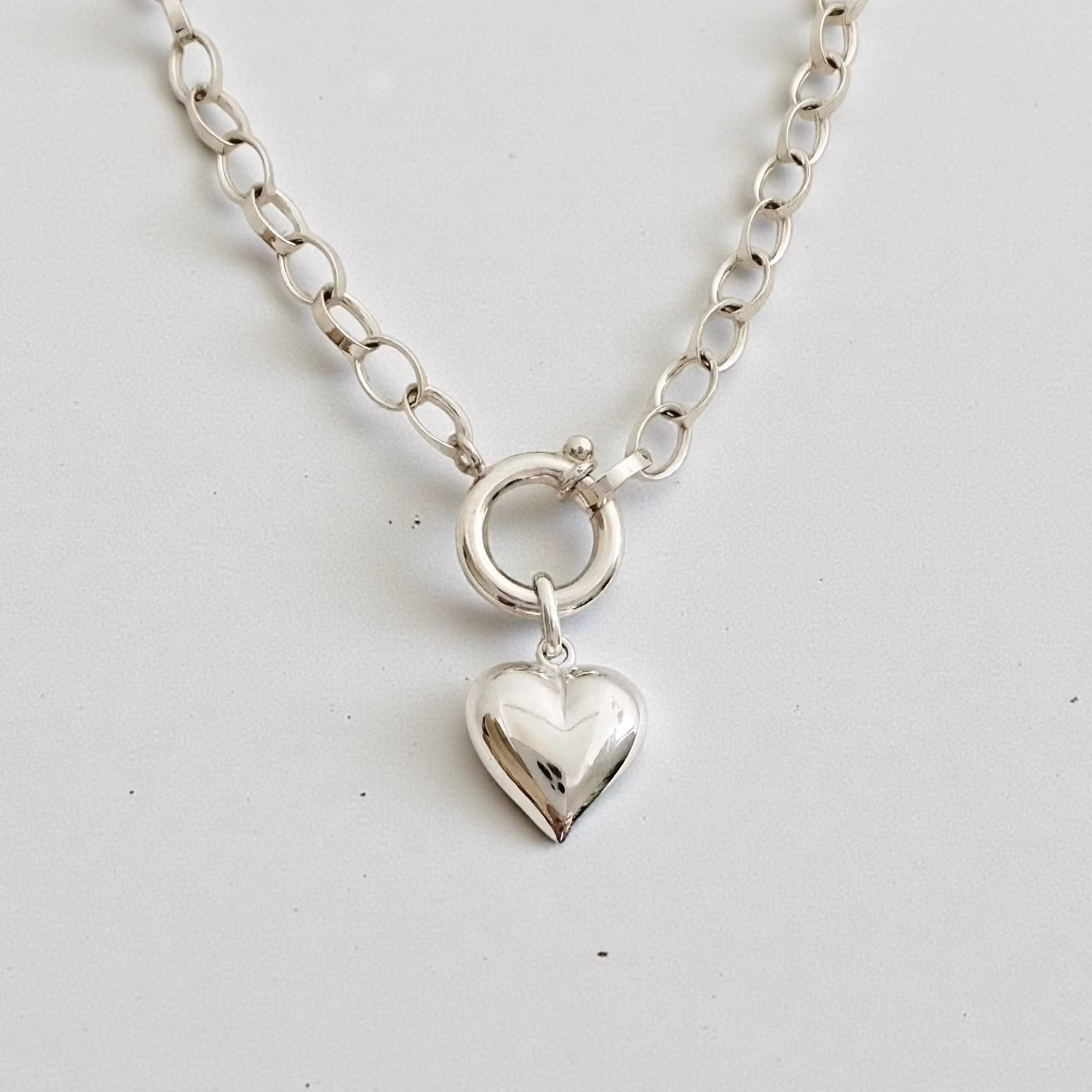 Sara - Supersnyggt silverhalsband med hjärta