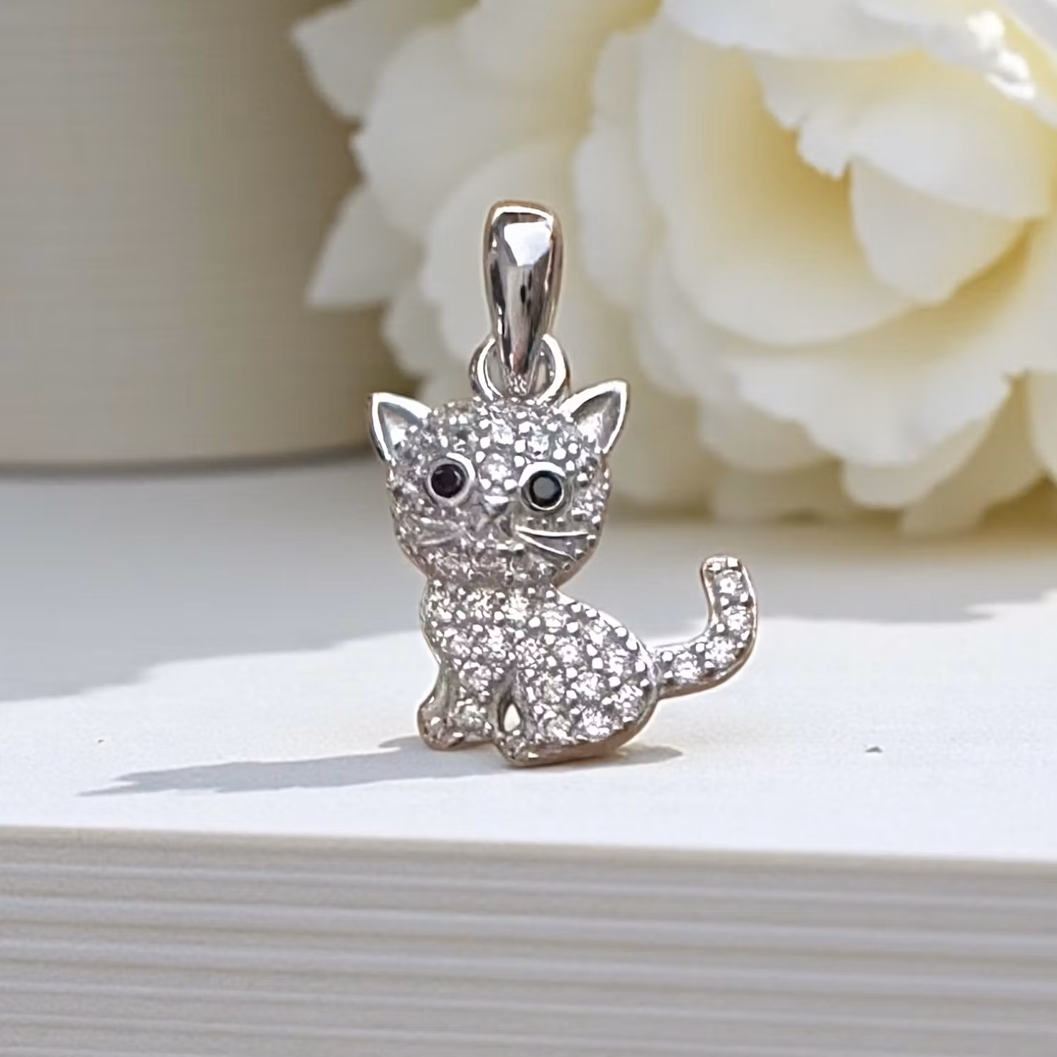 Sötaste lilla kissen - Hänge i silver