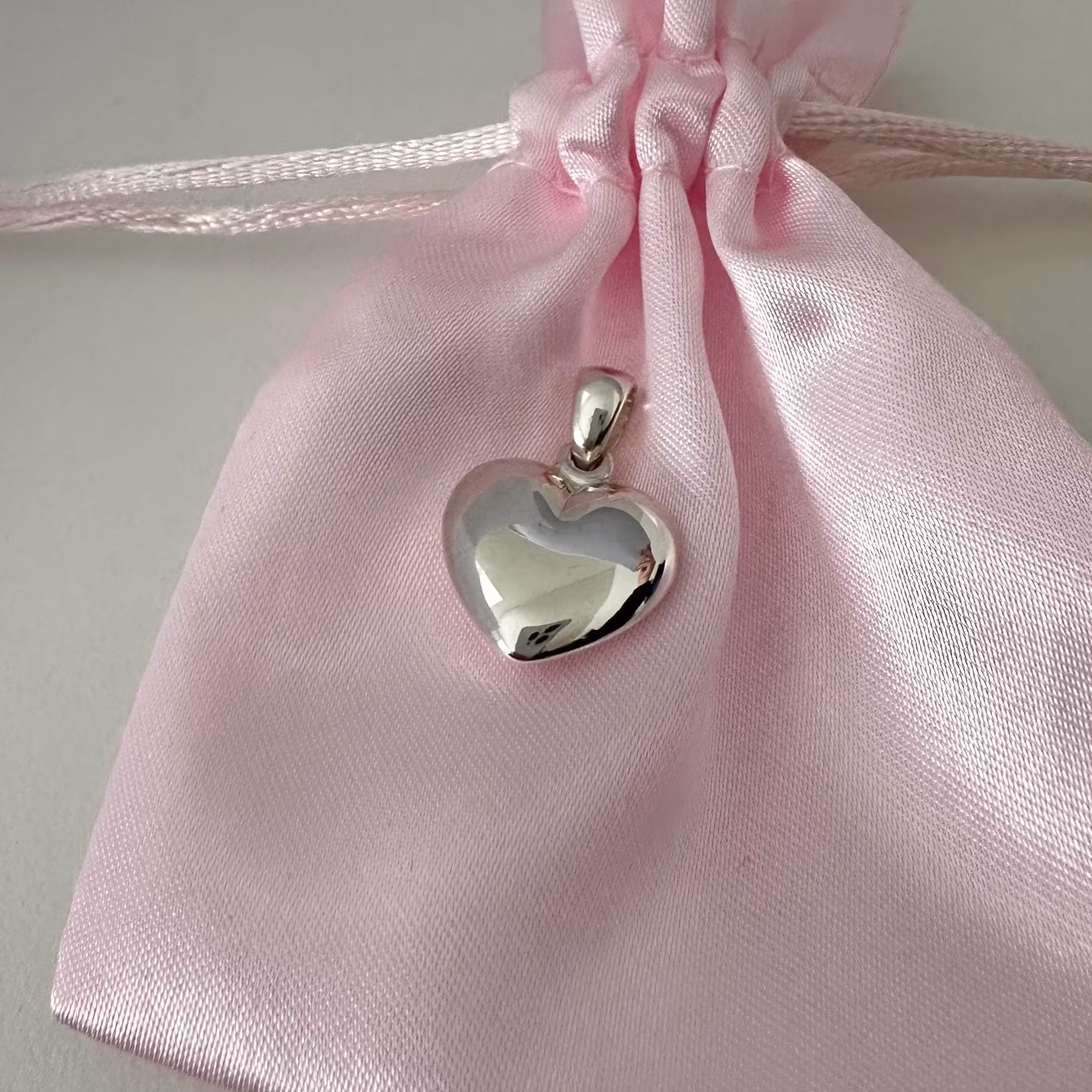 Fint bulligt silverhjärta 1 cm