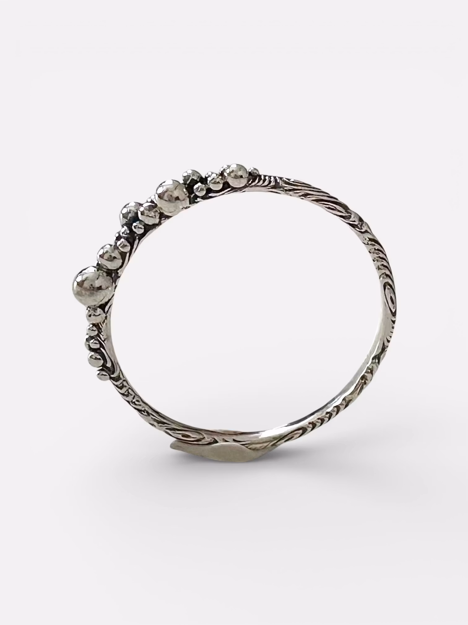 Samantha - Mkt smal ring i råare stuk