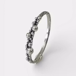 Samantha - Mkt smal ring i råare stuk