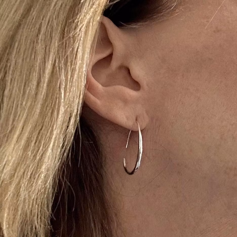 Catina - Enkla stilrena örhängen