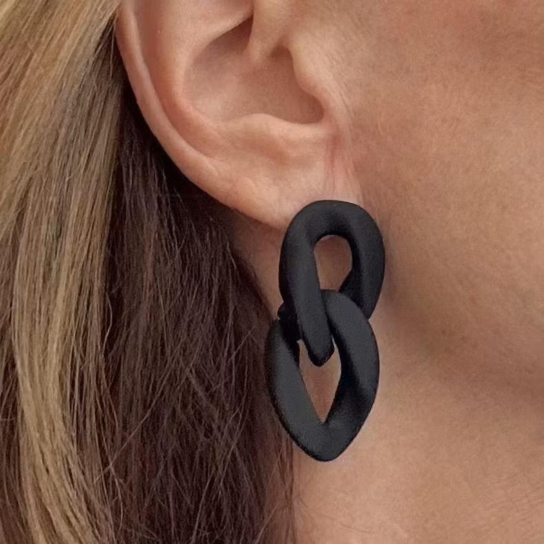 Svarta örhängen från By Odahl