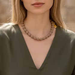 Kulhalsband i sand-beige